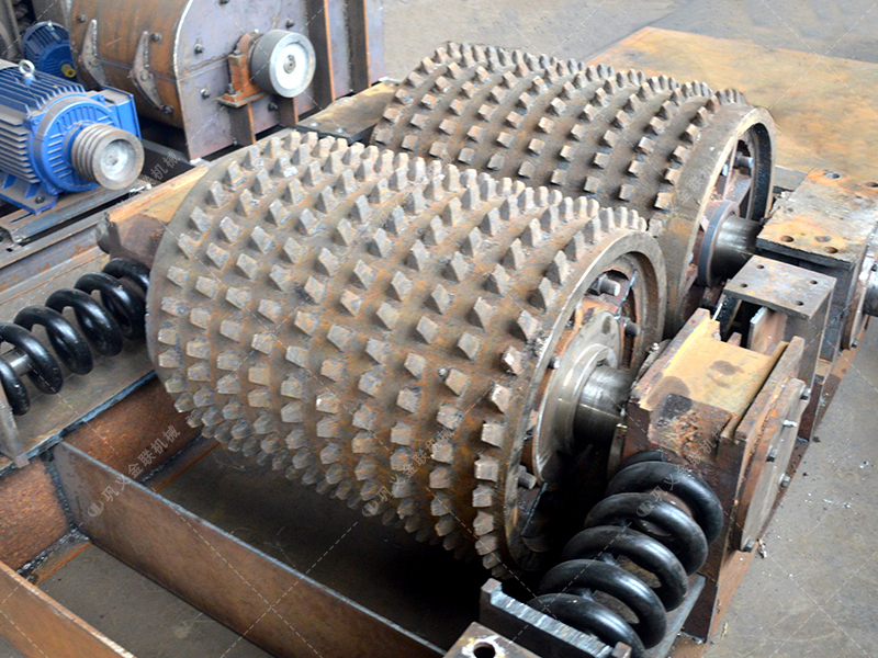 為何越來越多的礦山選擇雙齒輥而非顎式破碎機？這3點很關鍵！