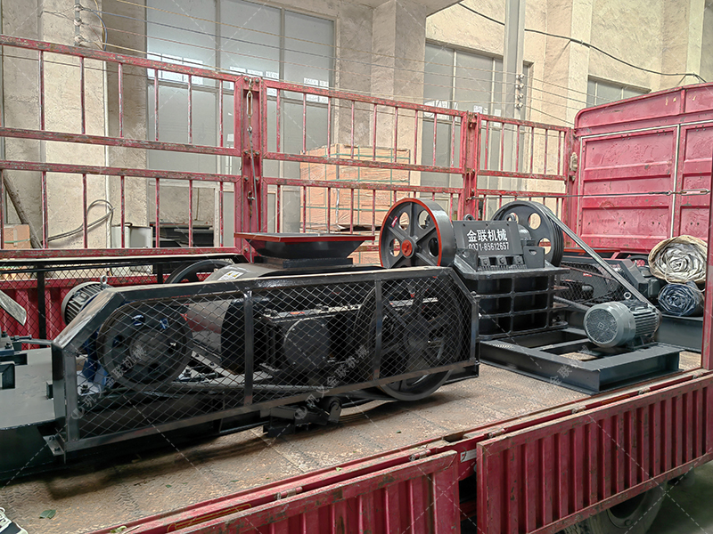 大塊煤矸石直接喂料會損壞設(shè)備？狼牙齒輥為何敢承諾'來者不拒'？