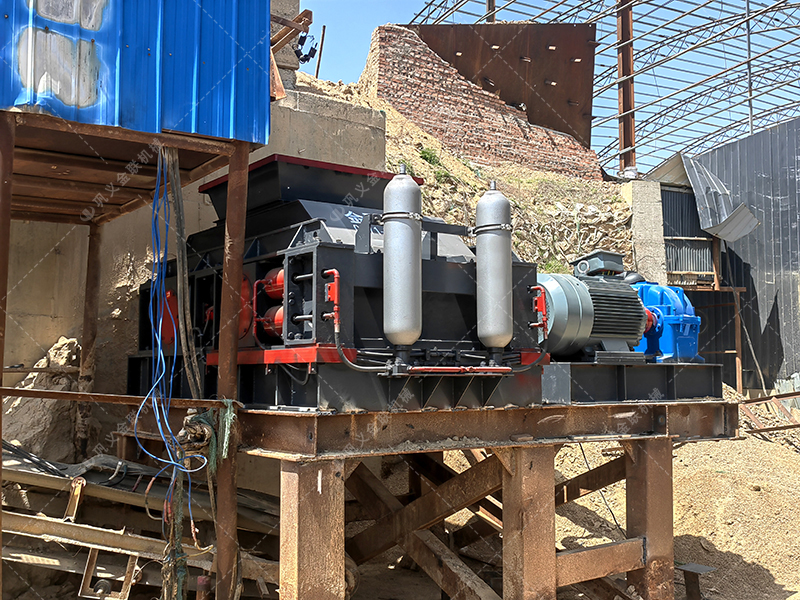 價(jià)格迷霧:影響一臺(tái)液壓對輥制砂機(jī)成本的四大核心因素 價(jià)格迷霧:影響一臺(tái)液壓對輥制砂機(jī)成本的四大核心因素