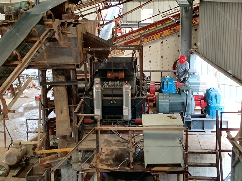 價(jià)格迷霧:影響一臺(tái)液壓對輥制砂機(jī)成本的四大核心因素 價(jià)格迷霧:影響一臺(tái)液壓對輥制砂機(jī)成本的四大核心因素